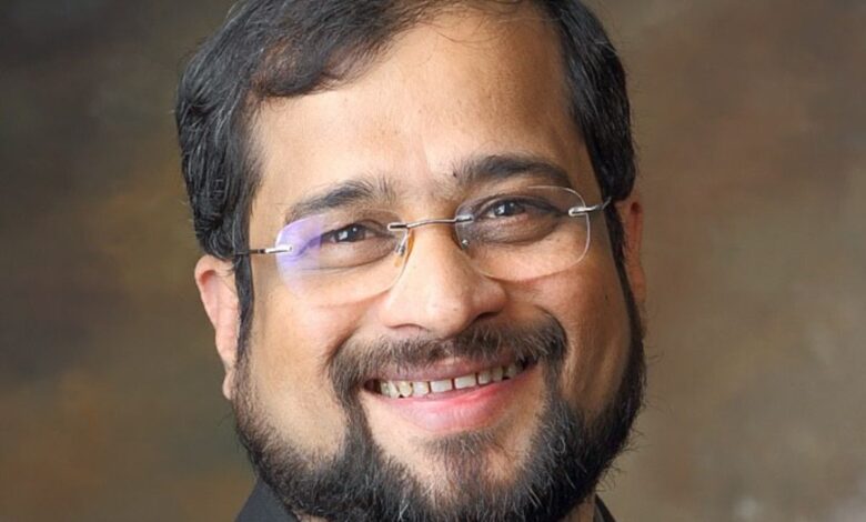 Journalist Nikhil Wagle's car attacked for 'offensive' remarks on Modi, Advani