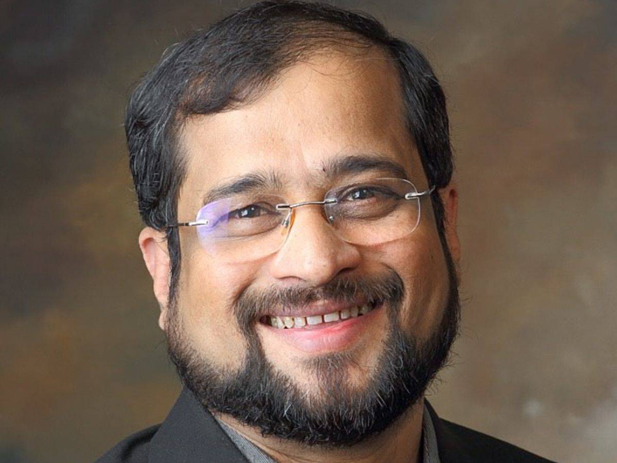 Journalist Nikhil Wagle's car attacked for 'offensive' remarks on Modi, Advani