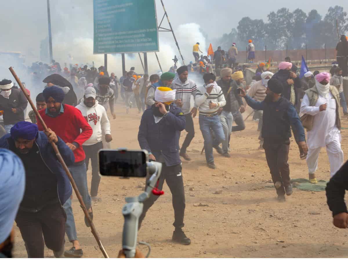 Haryana Police use tear gas to disperse protesting farmers at inter-state border