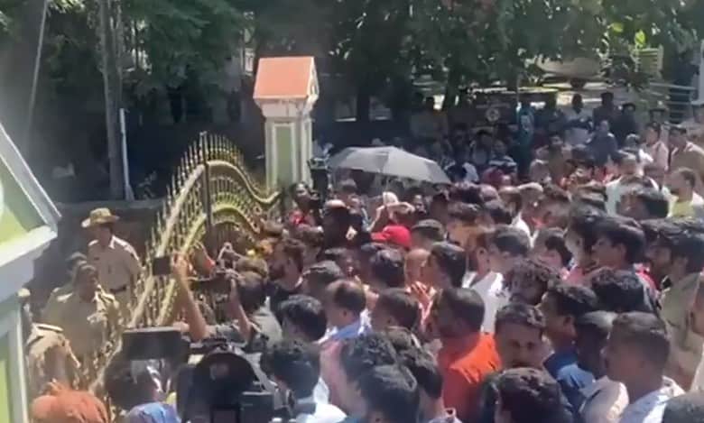 Karnataka: Convent school teacher sacked after insulting Hindu Gods