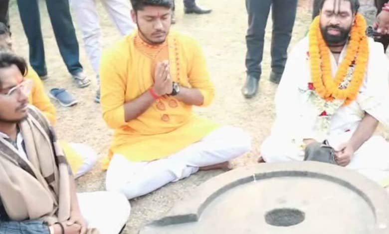Bengal: Self-proclaimed Hindu priest conducts pooja inside mosque in Malda, FIR lodged