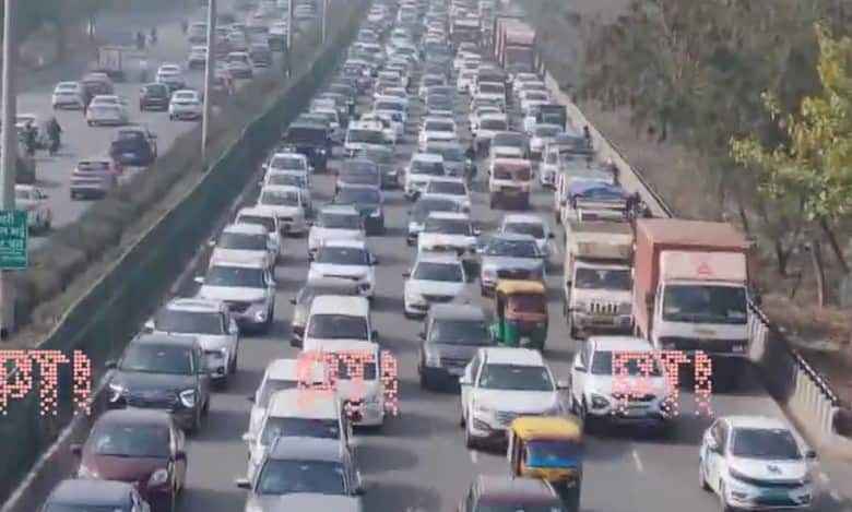 Traffic snarls in Delhi as farmers set for protest march