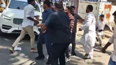 Watch: Hyderabad Youth Congress leaders attempt to stop KTR's convoy