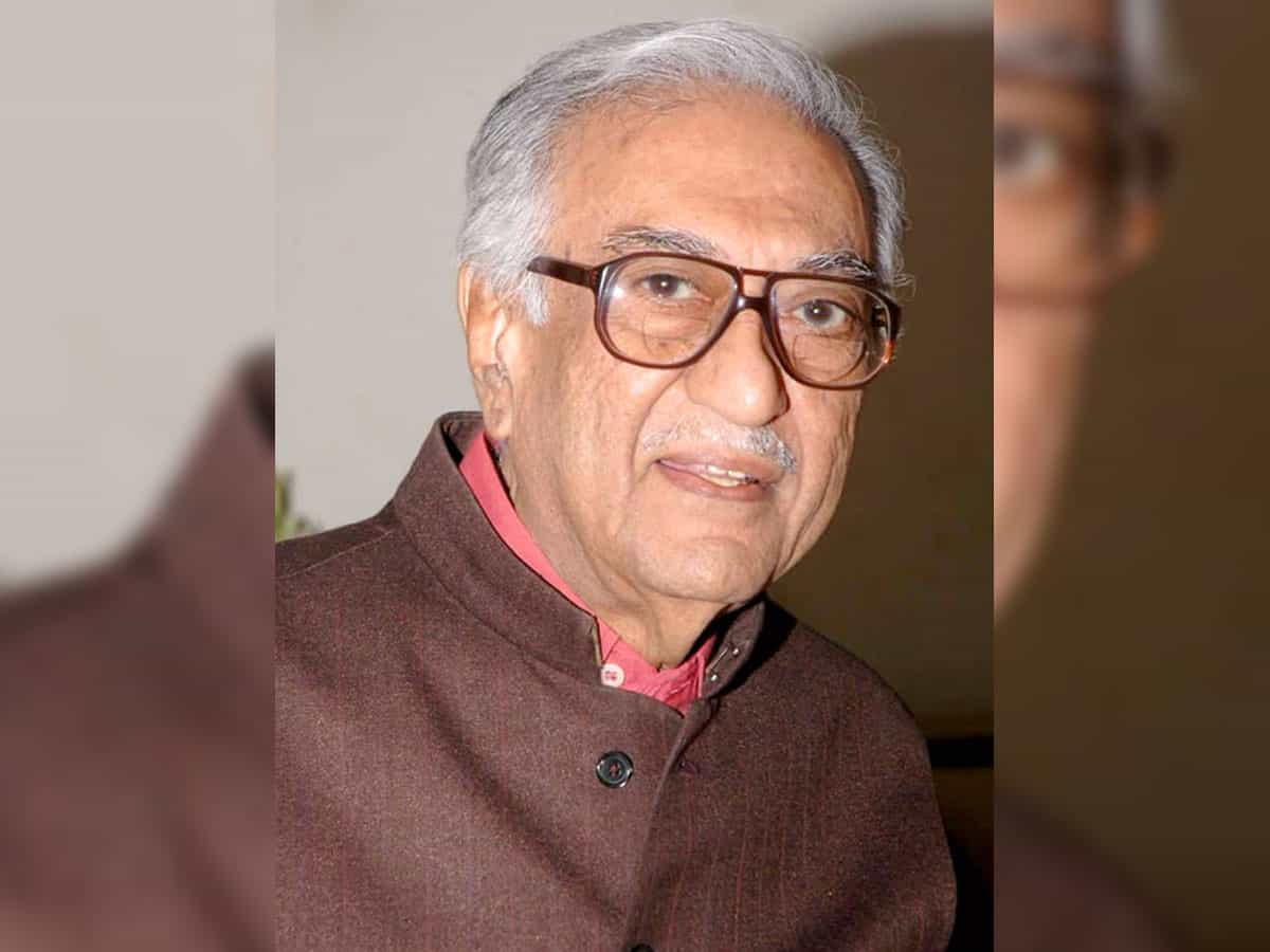 Ameen Sayani is a legend; his passing away leaves an unfillable void