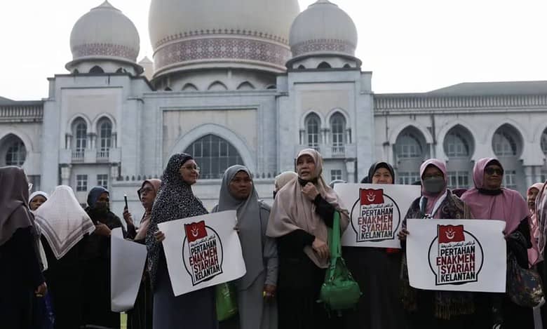 Malaysia’s top court strikes out a dozen Islamic laws; conservatives aghast