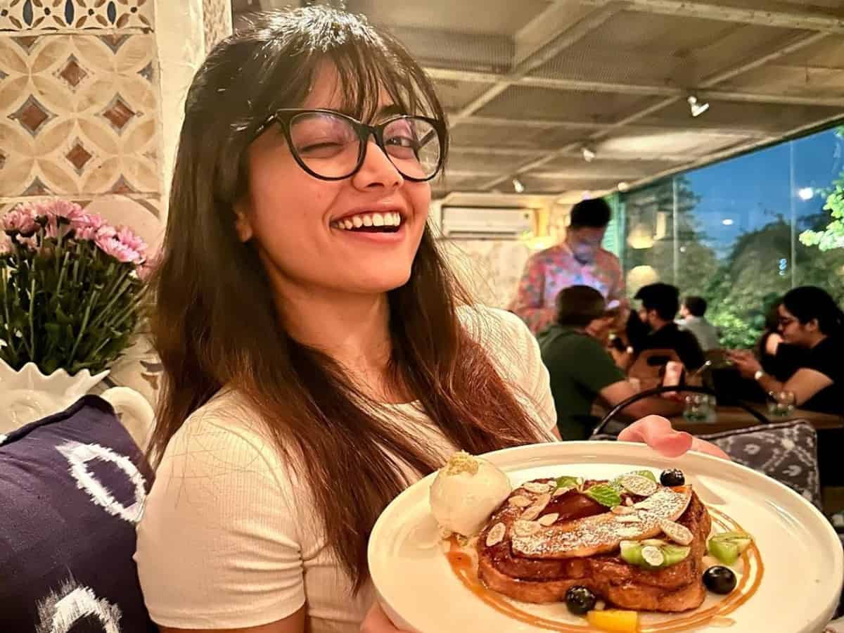 Rashmika Mandanna spotted at cafe in Jubilee Hills, viral video