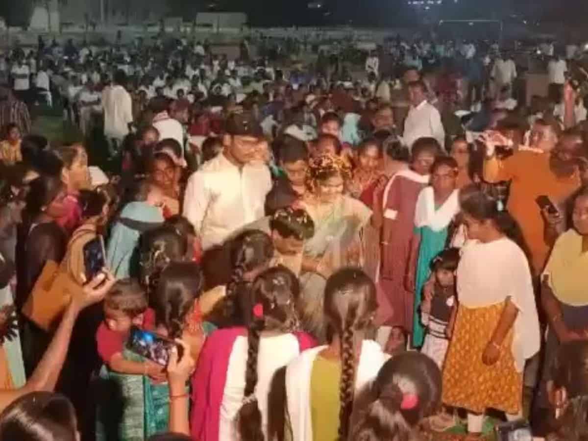 Youth bid emotional farewell as Nagarkurnool excise inspector transferred to Hyderabad