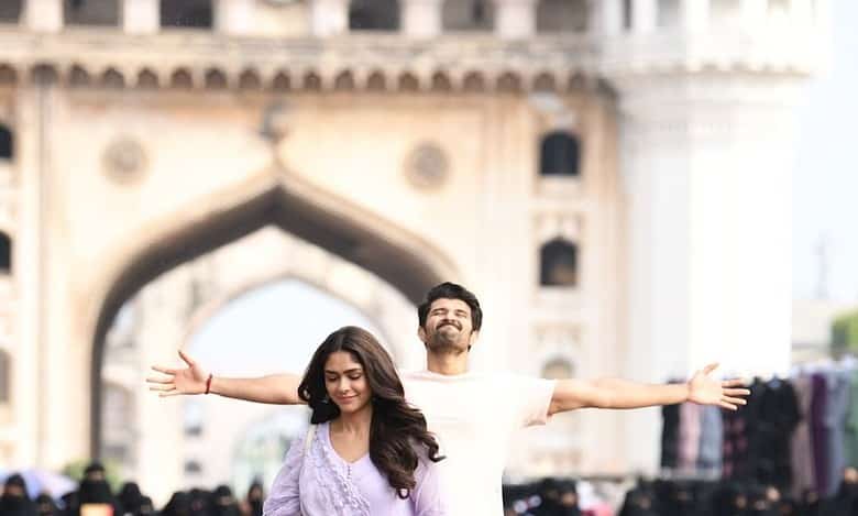 Vijay Deverakonda's photo from Charminar leaves fans excited