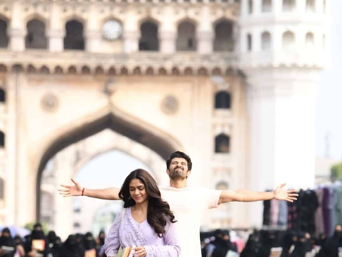 Vijay Deverakonda's photo from Charminar leaves fans excited