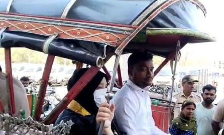 Karnataka: Mayor Mehjabin Horti takes to horse cart in innovative protest