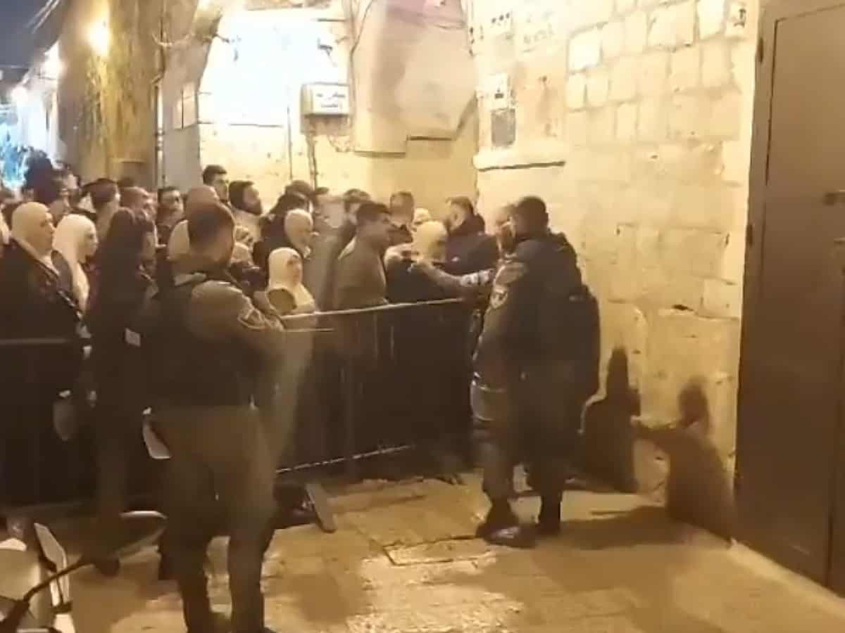 Israeli forces beat worshippers to prevent them from praying Taraweeh at Al-Aqsa Mosque