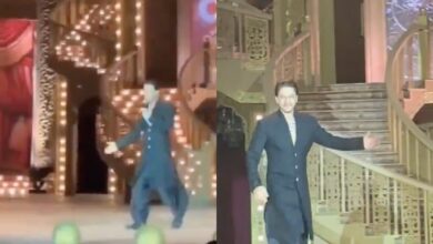 Watch: Shah Rukh Khan chants Jai Shri Ram on stage