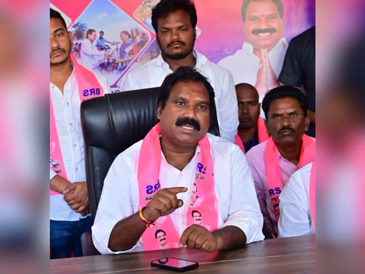 Telangana: BRS Warangal district prez Aroori Ramesh resigns from party