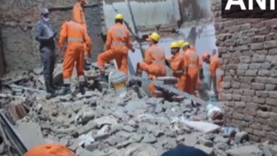 Building collapses in Delhi's Kabir Nagar