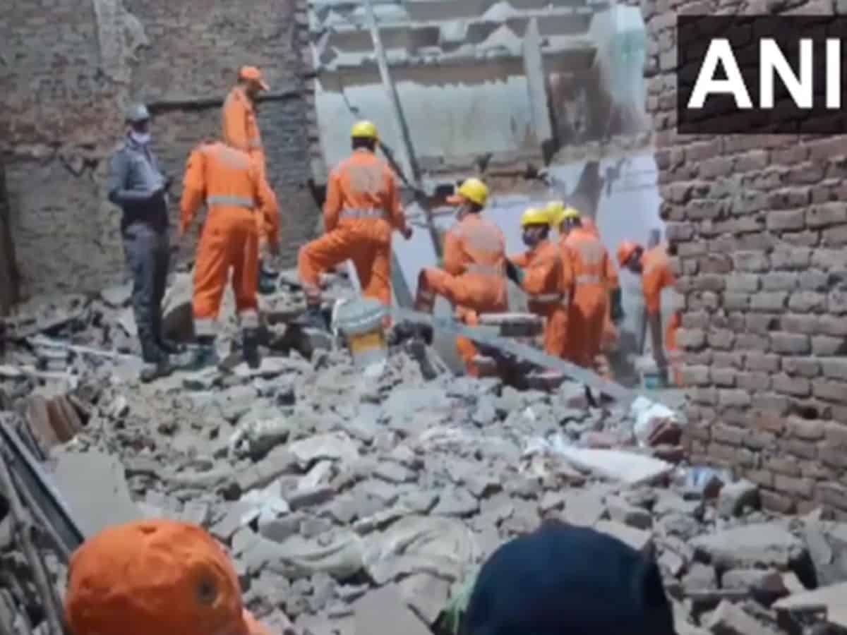Building collapses in Delhi's Kabir Nagar