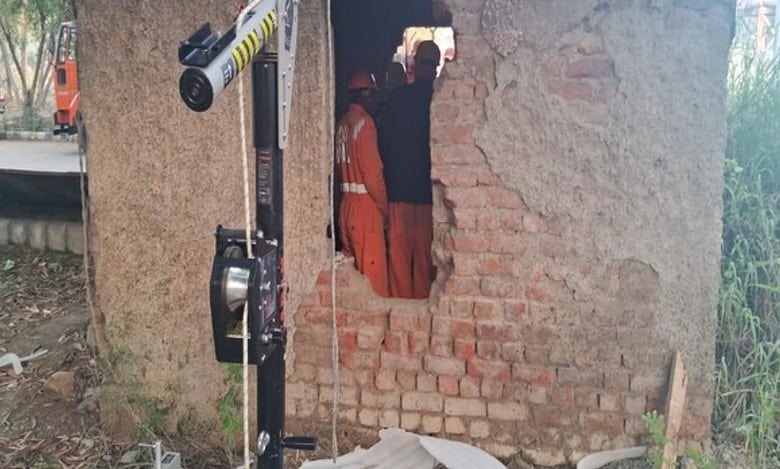 Child falls into 40-ft-deep borewell in Delhi