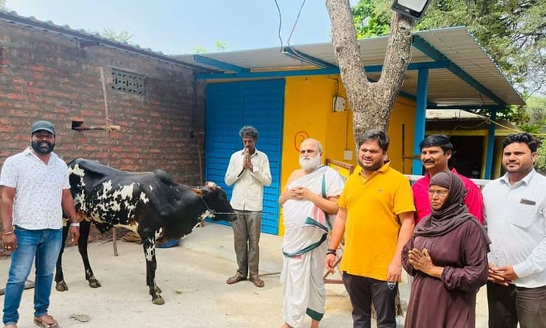 Hyderabad: Chilkur Balaji temple gifts bull to Muslim farmer