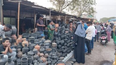 Hyderabad: Black clay pot business flourishes at Jahangeer Peer Dargah