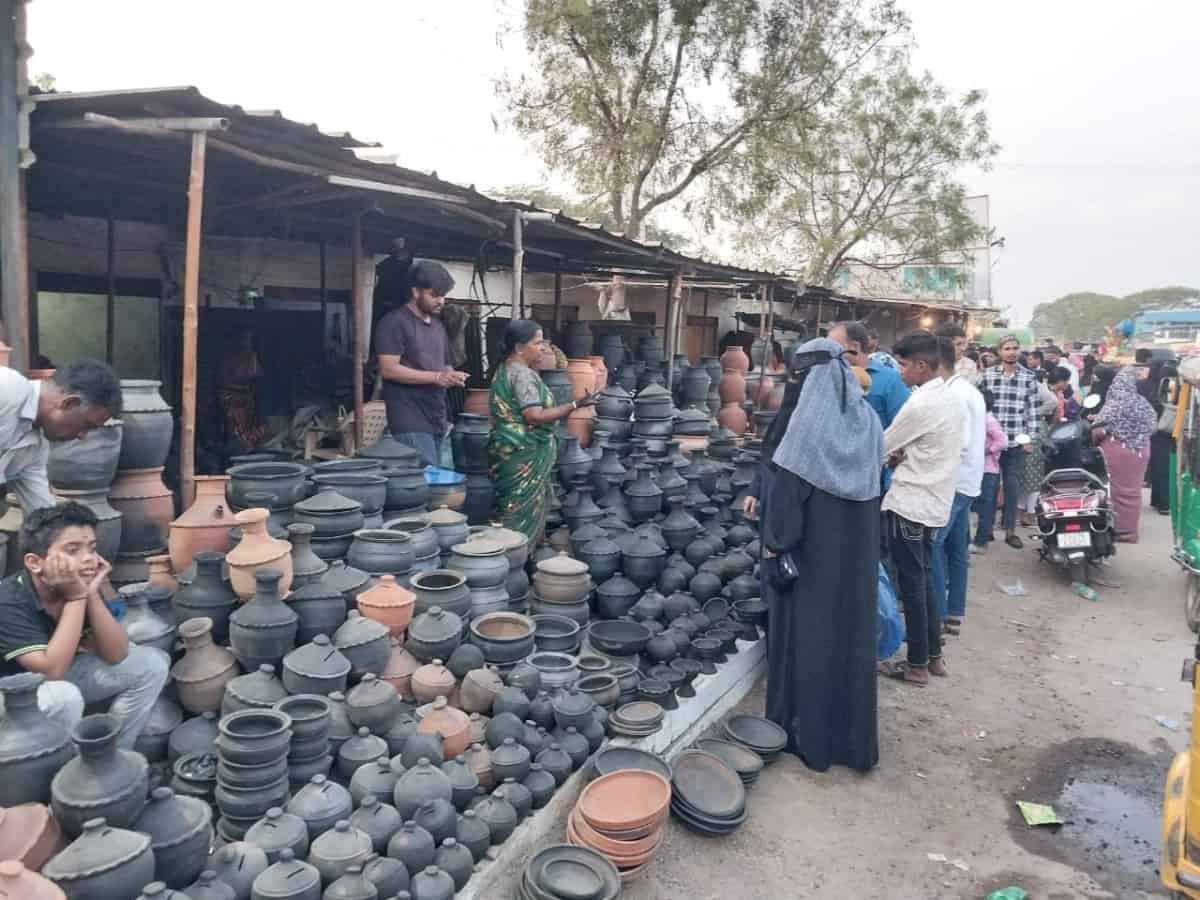 Hyderabad: Black clay pot business flourishes at Jahangeer Peer Dargah