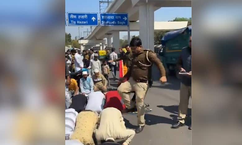 Video of Delhi policeman kicking Muslims offering namaz surfaces, probe ordered