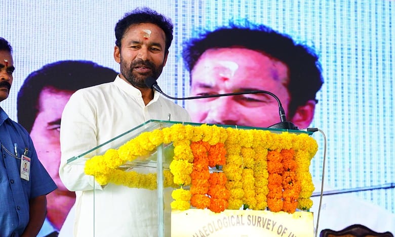 Telangana BJP chief invites KCR for a debate on Delhi excise 'scam' policy case