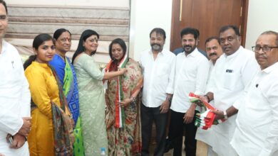 Hyderabad Mayor Gadwal Vijayalaxmi joins Congress