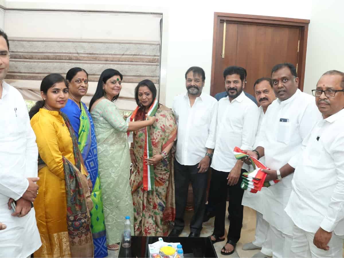 Hyderabad Mayor Gadwal Vijayalaxmi joins Congress
