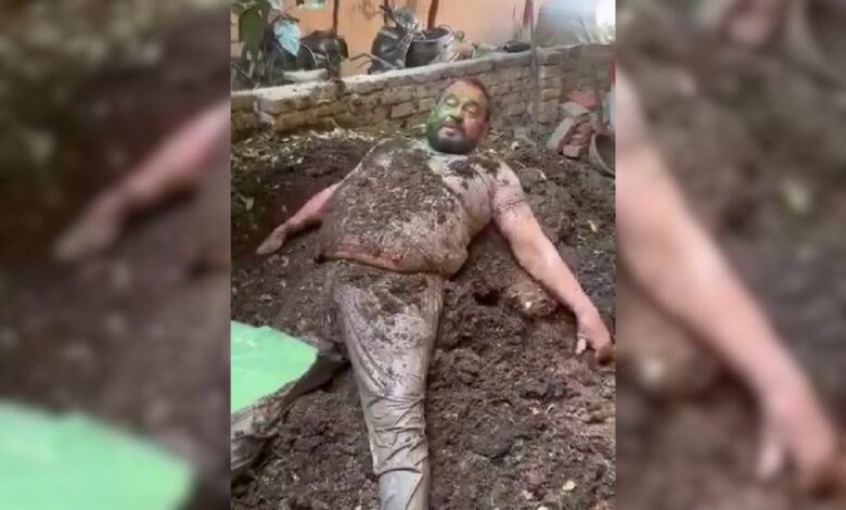 Watch: Ex-BHU dean rolls in cow dung to celebrate ‘Gobar ki Holi’