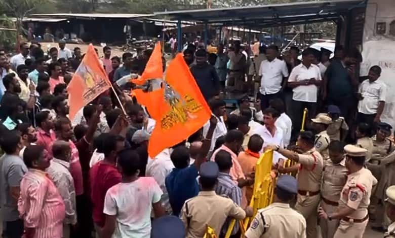 Hyderabad: Hindu groups protest at Chengicherla post Holi clash