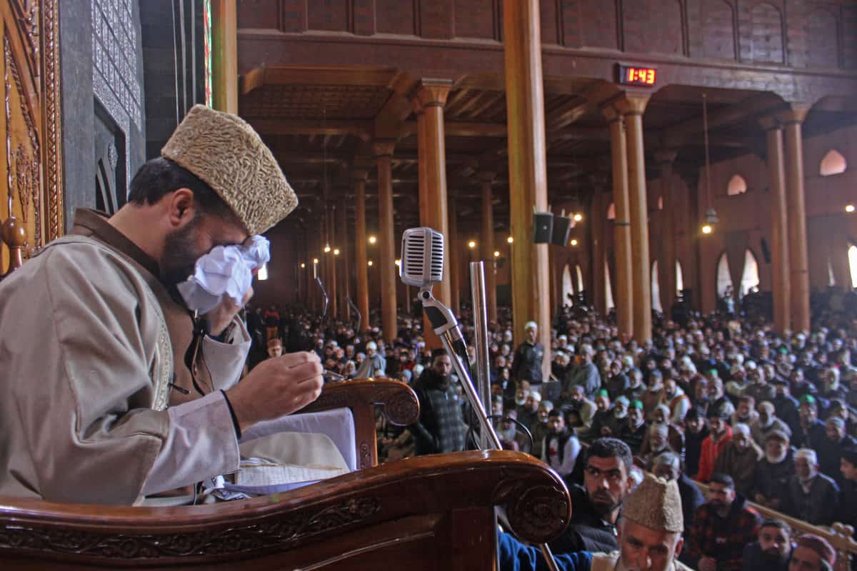 J-K: Hope govt will rethink policy on releasing political prisoners, says Mirwaiz
