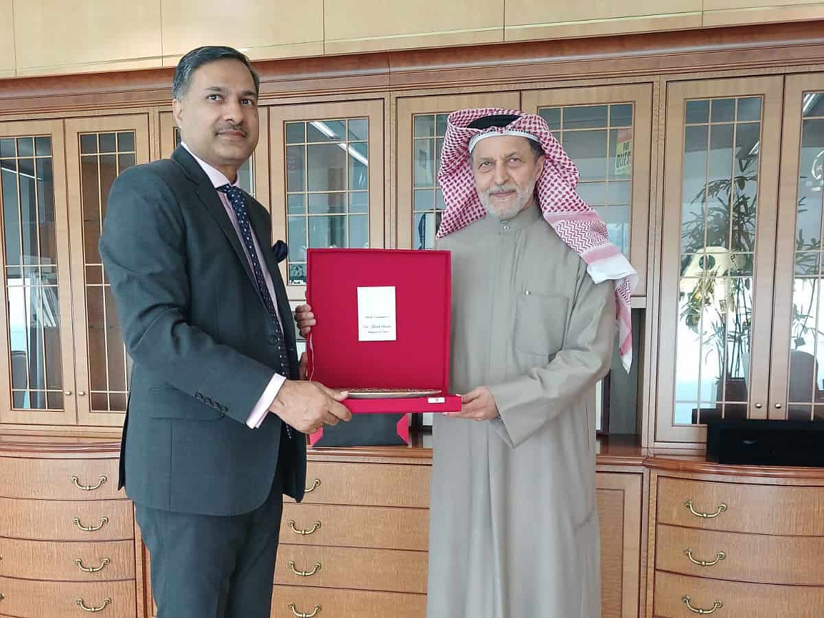 Indian envoy discusses cooperation in hydrocarbon with Kuwait Deputy PM