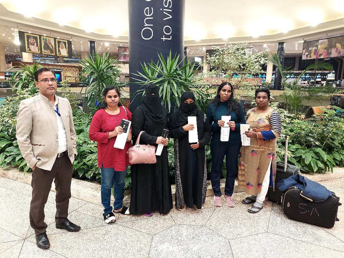 Saudi: Indian embassy helps 5 stranded workers return home