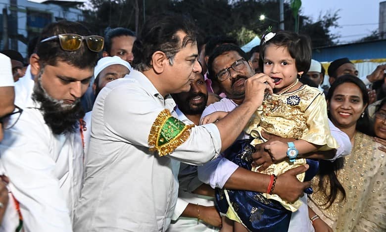 Hyderabad: KTR attends Iftar in Rasoolpura, interacts with locals