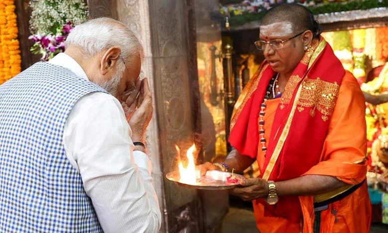 Video: PM Modi prays at Ujjaini Mahakali Temple in Hyderabad