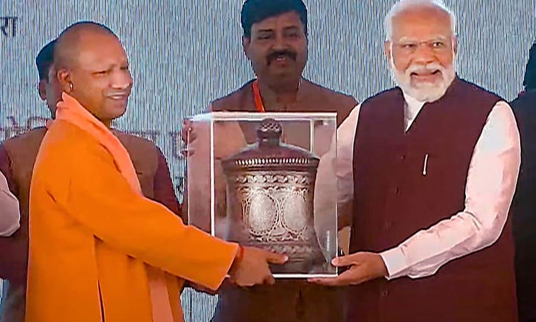 UP: Modi inaugurates, lays foundation of projects worth over Rs 34K cr