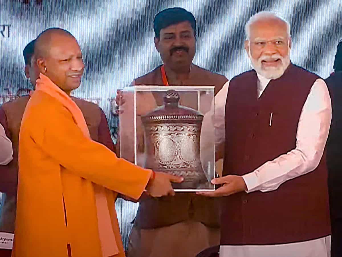 UP: Modi inaugurates, lays foundation of projects worth over Rs 34K cr