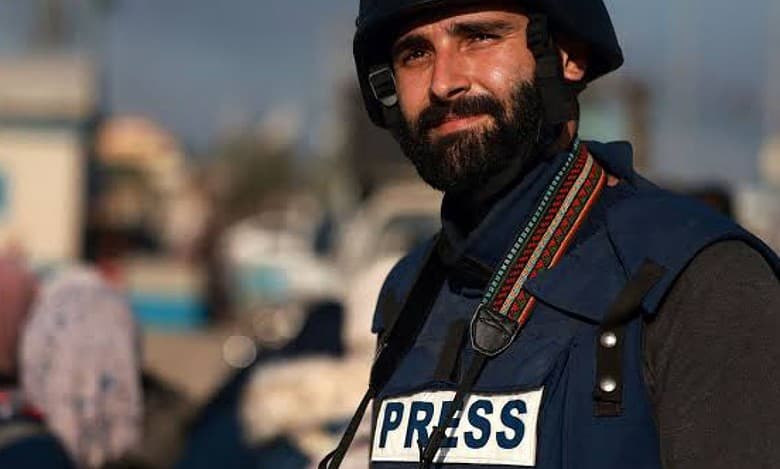 Palestinian journalist Motaz's facebook account suspended
