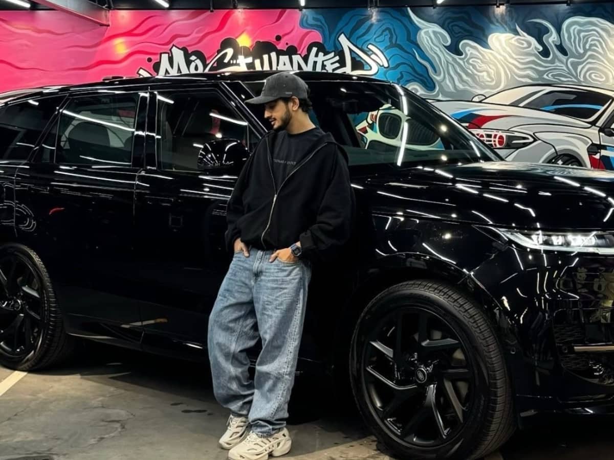 Munawar Faruqui buys a new lavish car, see his full car collection