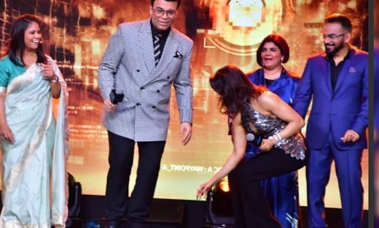 Samantha touches Karan Johar's feet on stage, video viral