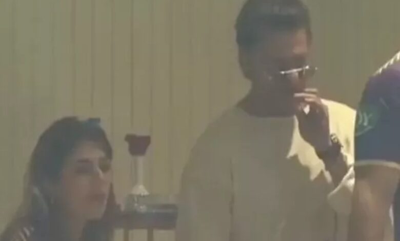 Shah Rukh Khan smoking during IPL match, picture goes viral