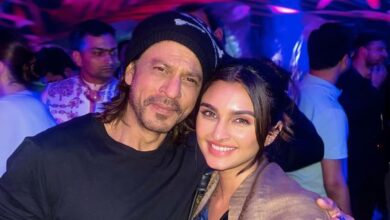 SRK poses with Javed Jaffery's daughter Alaviaa at Anant-Radhika's pre-wedding bash