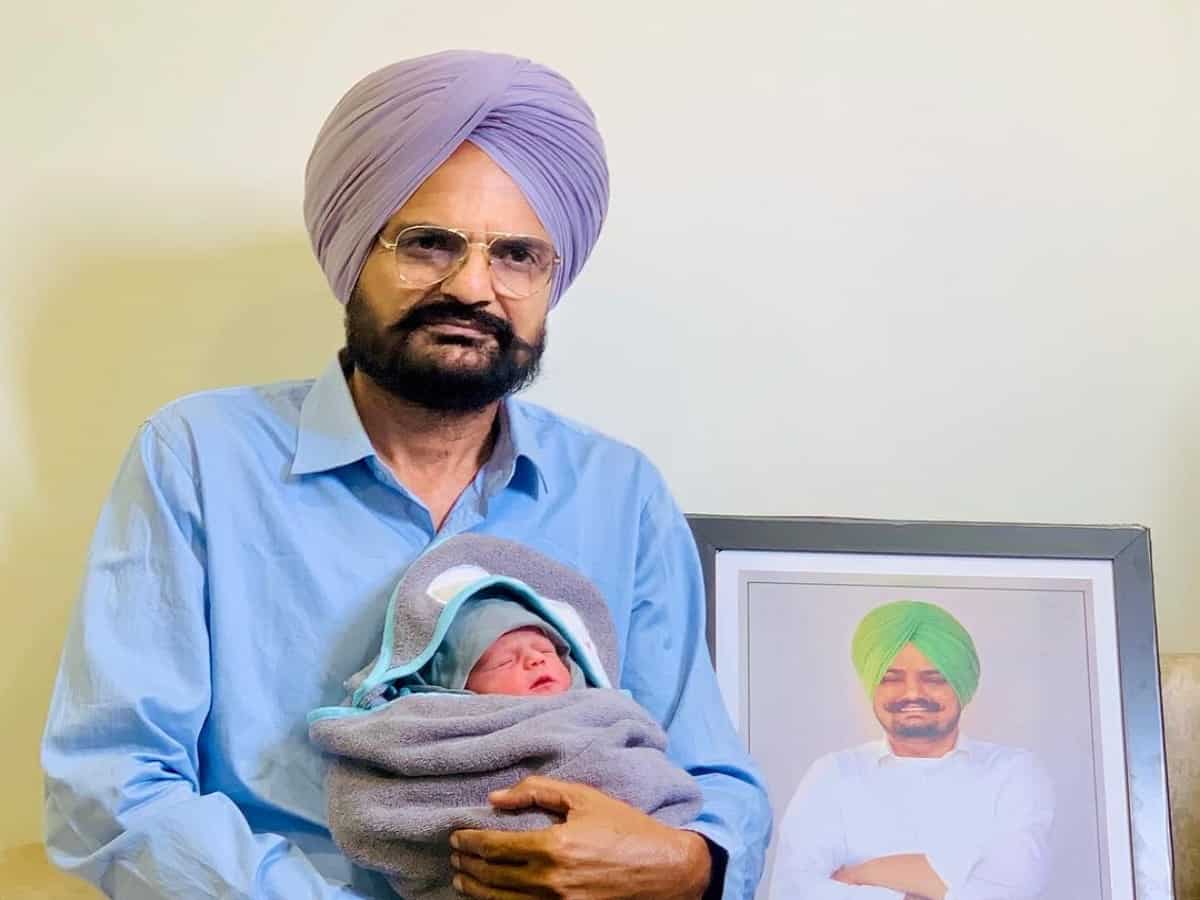 Sidhu Moose Wala's parents have a baby boy; father thanks well-wishers