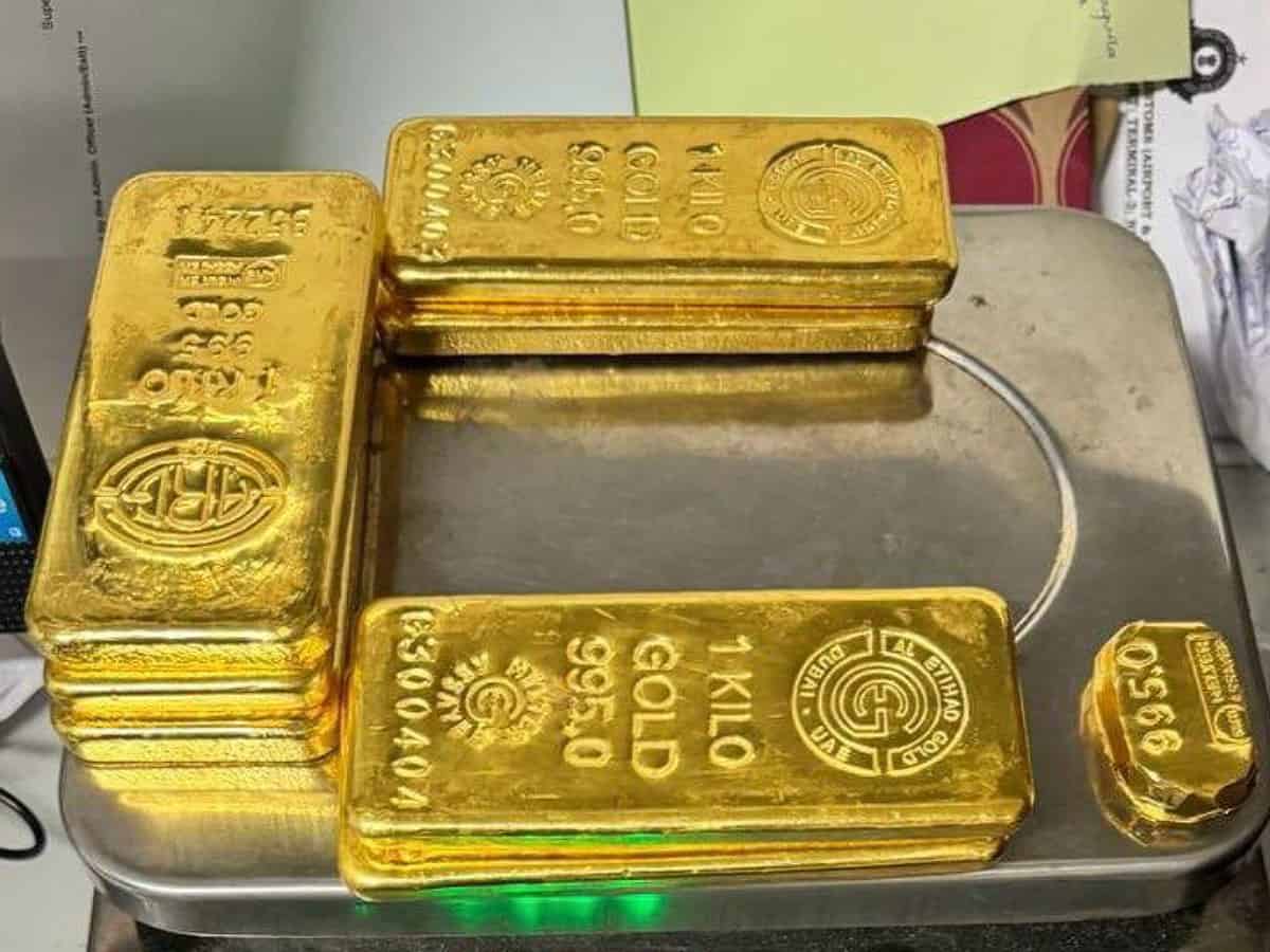 Delhi: Flyer smuggles Rs 4.33 crore of gold from Muscat, held