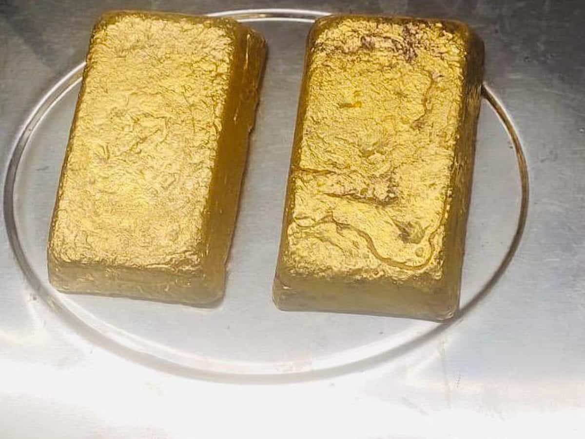 Indian customs held flyers from Dubai with Rs 1.92 crore of gold smuggled