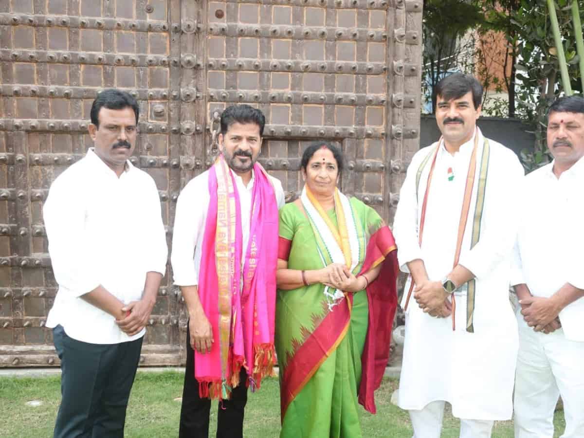 Telangana: Mahabubnagar ZP chairperson joins Congress