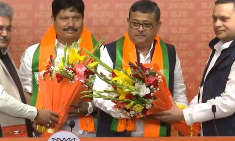 TMC MPs Shri Arjun Singh and Shri Dibyendu Adhikari Join BJP