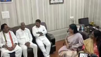 Telangana Congress leaders meet BRS's Kadiyam Srihari, daughter Kavya