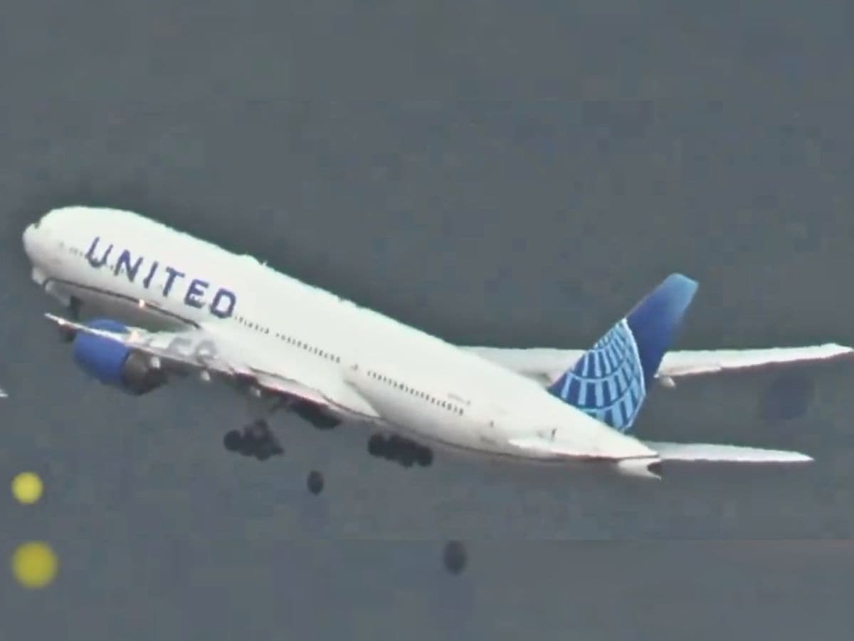 Video: Tire falls off United flight departing from San Francisco