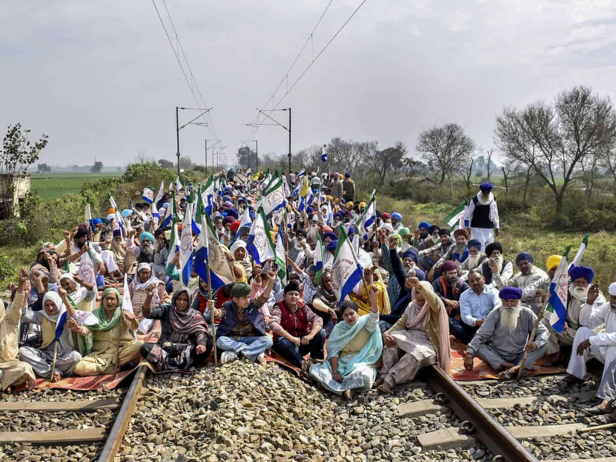 Farmer protesters resort to 'rail roko' agitation in Punjab