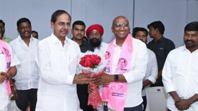 After quitting BSP, Praveen Kumar joins BRS